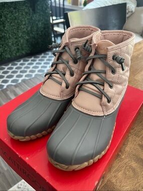 Nautica Orsay Women Duck Boots Grey Pink Quilted‎ Ankle Rain Snow Boots Size 8
